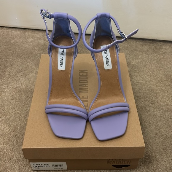 Never worn Steve Madden Size 7 - Picture 2 of 3